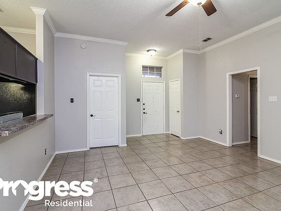 3rd image of 500 NE Park Meadow Ln