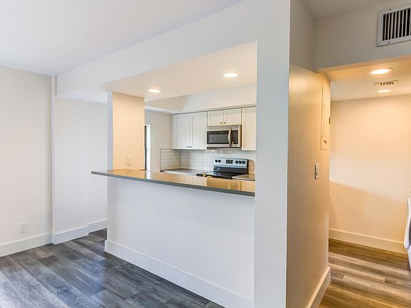5th image of 9137 NW 38th Dr #26