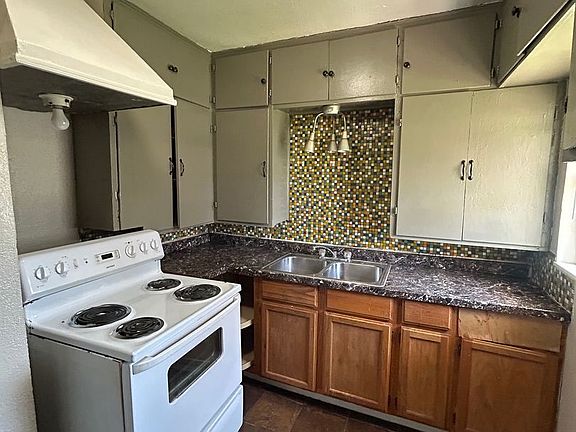 5th image of 1702 West Ave
