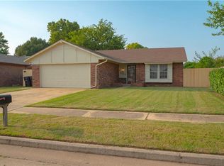 1133 NW 7th St, Moore, OK 73170