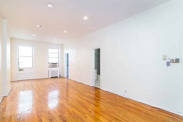 Rented by Oxford Property Group | media 11