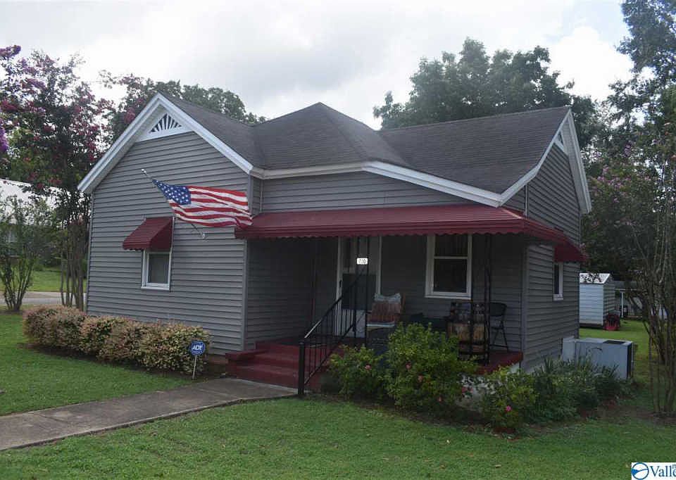1st image of 710 Oakwood Ave NE