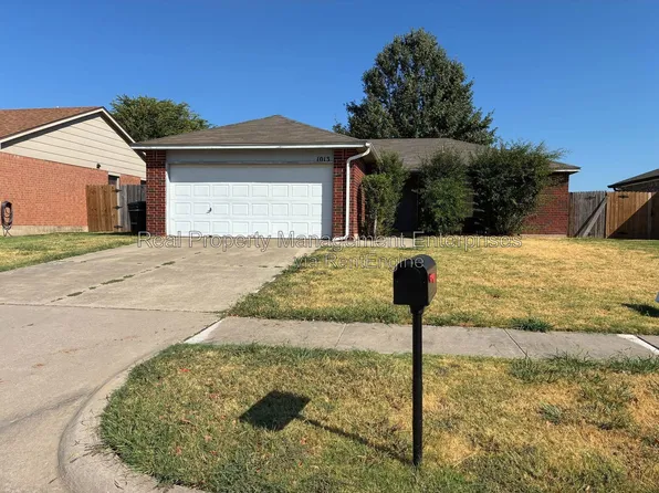 1013 N Windermere Dr, Moore, OK 73160
