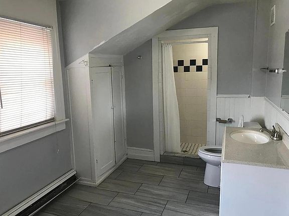 3rd image of 250 Washington St