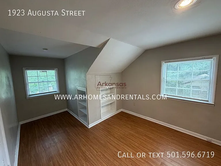 1923 Augusta St — Photo 10