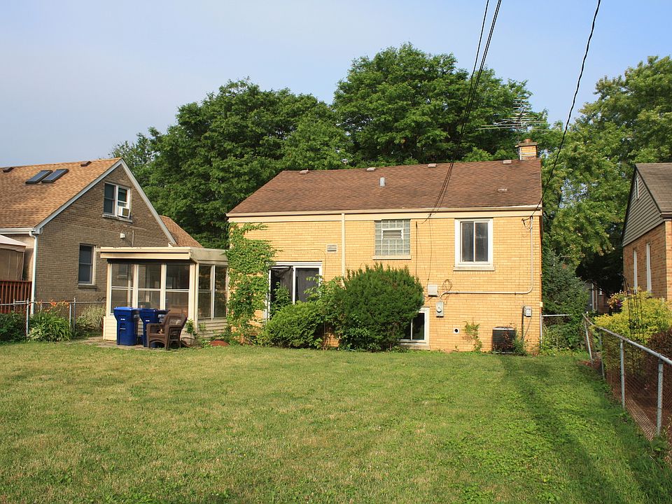 2nd image of 841 Robinhood Ln