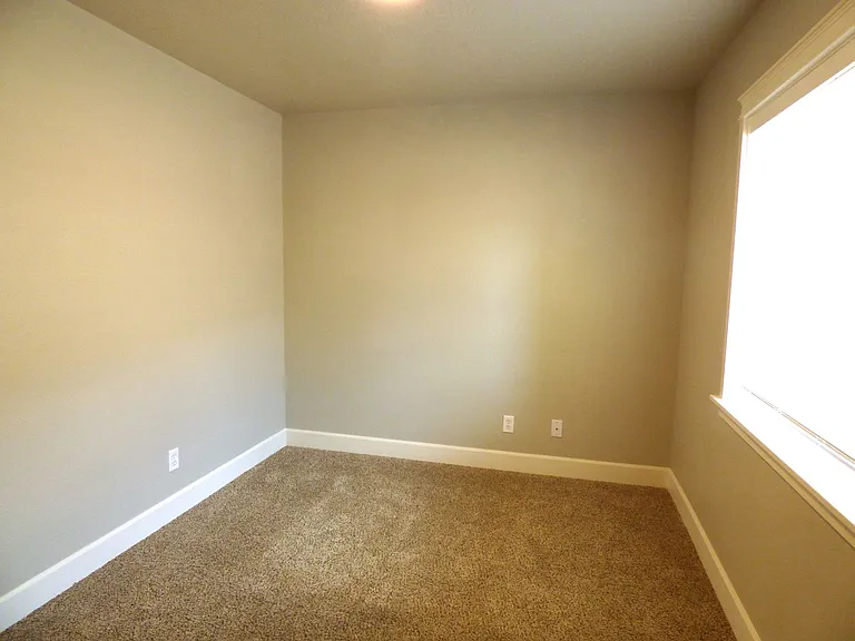 3576-3578 Fisher Ct NE — Photo 25