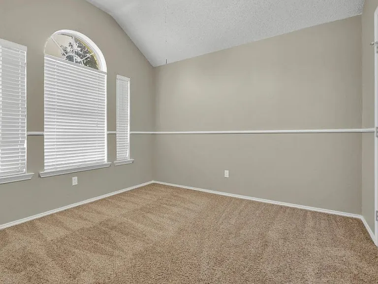 2609 Timberview Cir — Photo 12