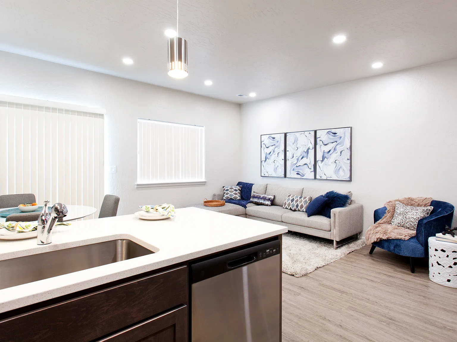 3 bed, 2.5 bath, 1400 sqft, $1,995 — Photo 4