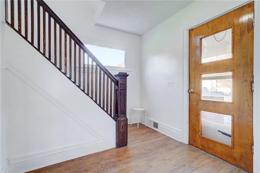 41 Crittenden Blvd — Photo 4