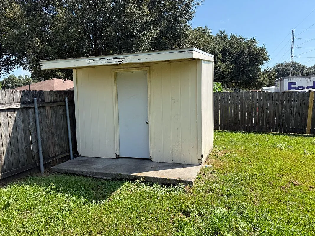 3 bed, 2.0 bath, 1100 sqft, $1,500 — Photo 3