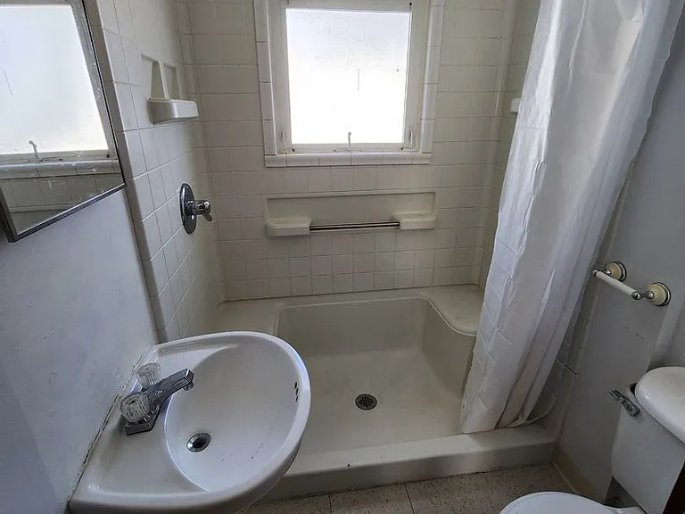 2664 Hampshire Rd — Photo 8