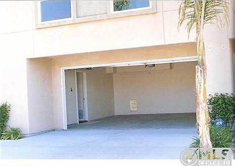 3rd image of 3054 Walton Pl