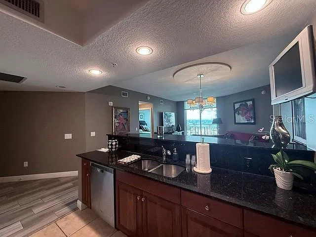 800 N Tamiami Trl — Photo 4