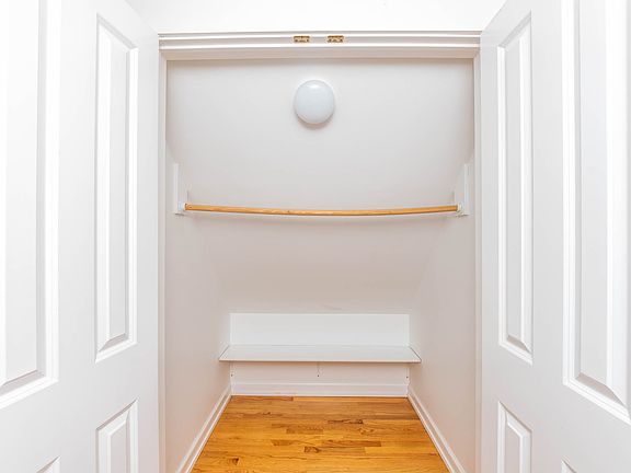5th image of 1424 W Superior St #2