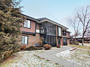 4716 W Northfox Ln APT 2, McHenry, IL 60050