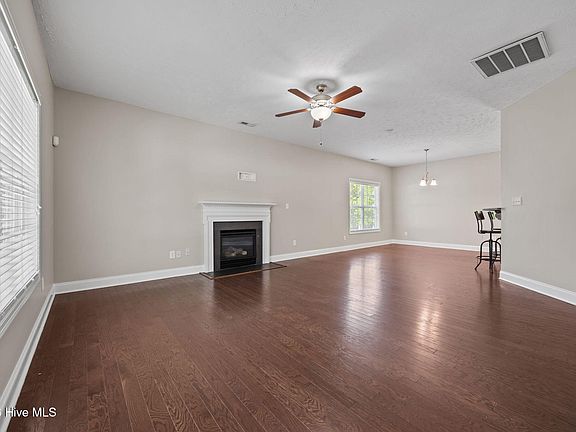 3rd image of 723 N Chapin Road