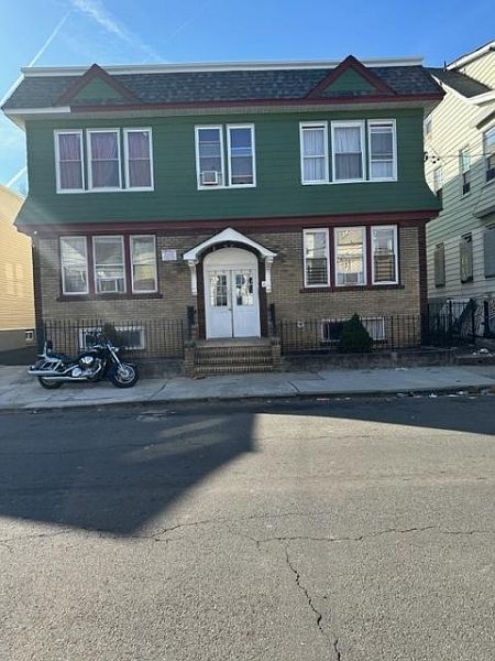 1st image of 125 Brookdale Ave #4
