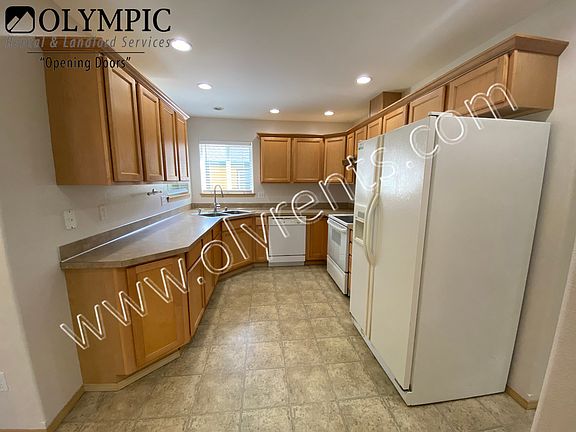 005 Kitchen (1)_06222021