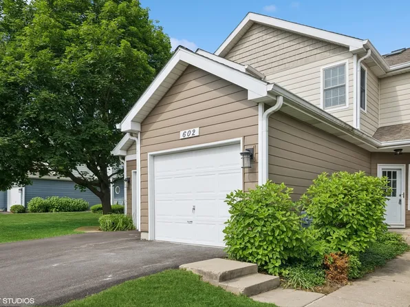 602 Woodhaven Dr, Mundelein, IL 60060