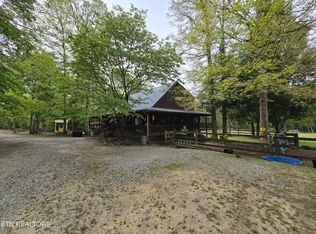 270 Maggie Valley Dr, Jamestown, TN 38556