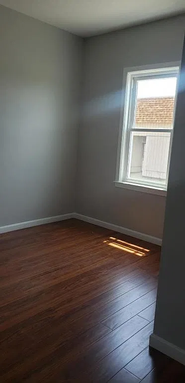 437-445 Lindsey St — Photo 3