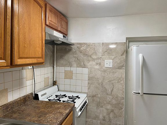 5th image of 1221 Saint Lawrence Ave #B1