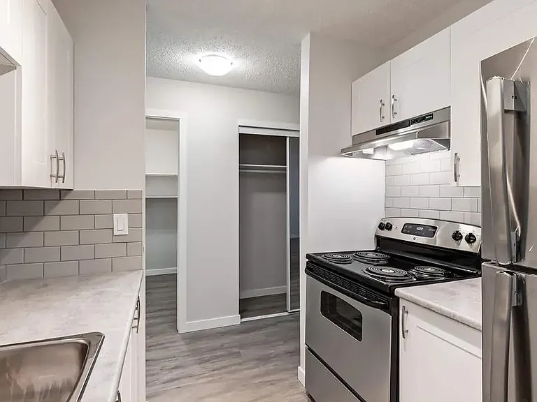 2291 Southview Dr SE #302 — Photo 3
