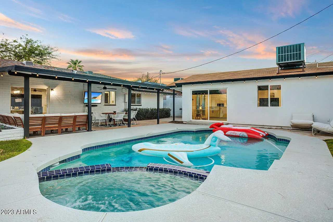 4 bed, 3.0 bath, 1980 sqft, $5,000 — Photo 1