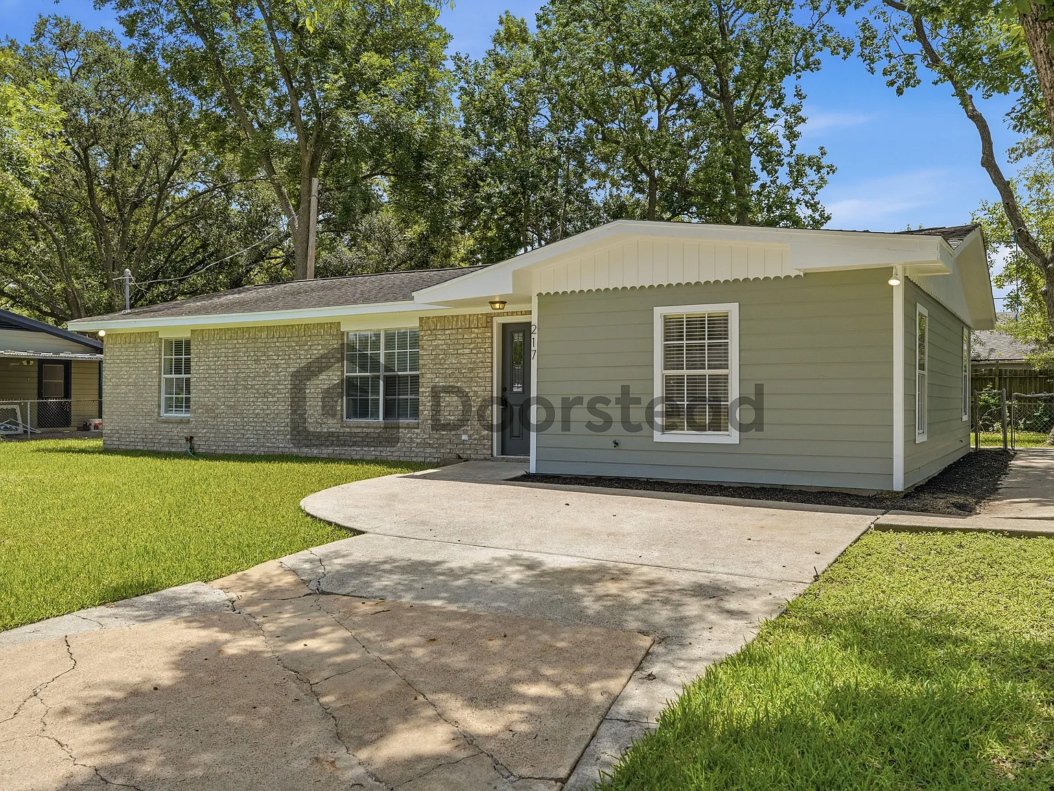 3 bed, 2.0 bath, 1395 sqft, $1,980 — Photo 3