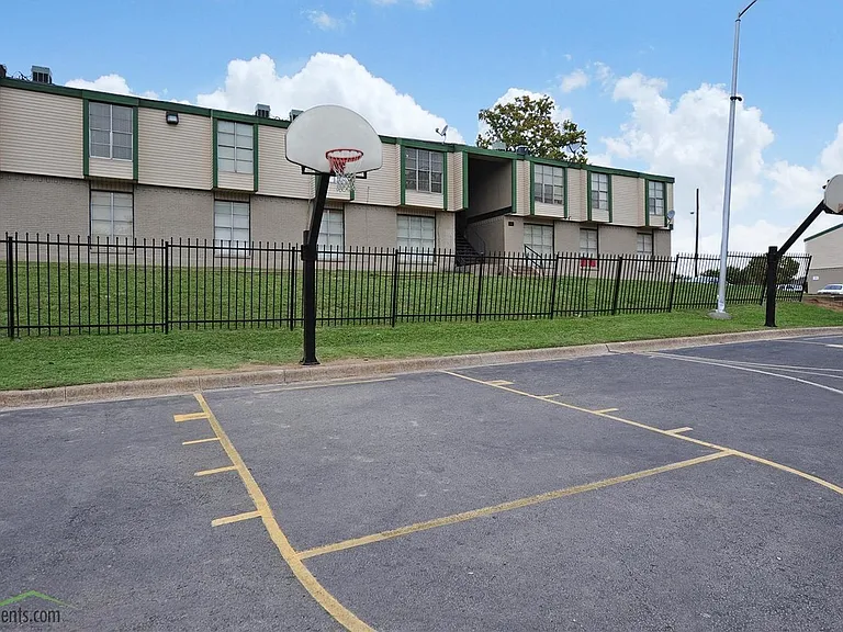 Mountain Creek Apartments — Photo 15