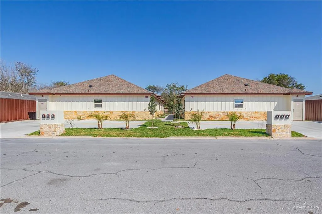 3 bed, 2.5 bath, 1064 sqft, $1,350 — Photo 1