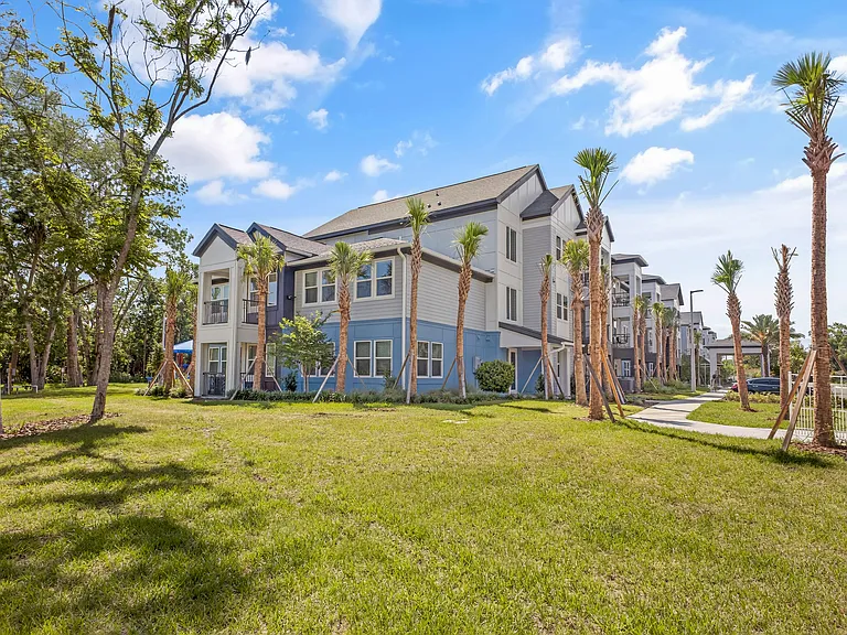 Fox Pointe — Photo 4