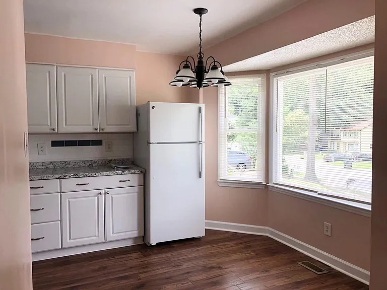 513 Brent Rd — Photo 2