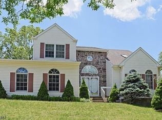 1 Magnolia Ct, Succasunna, NJ 07876