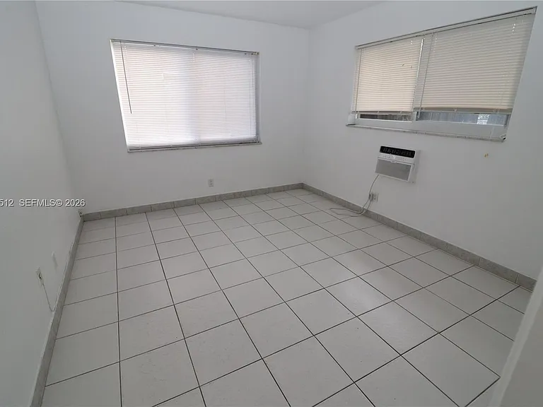 59 NW 37th St #5 — Photo 6