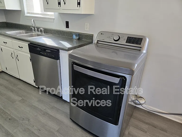 3875 Wake Cir #B — Photo 9