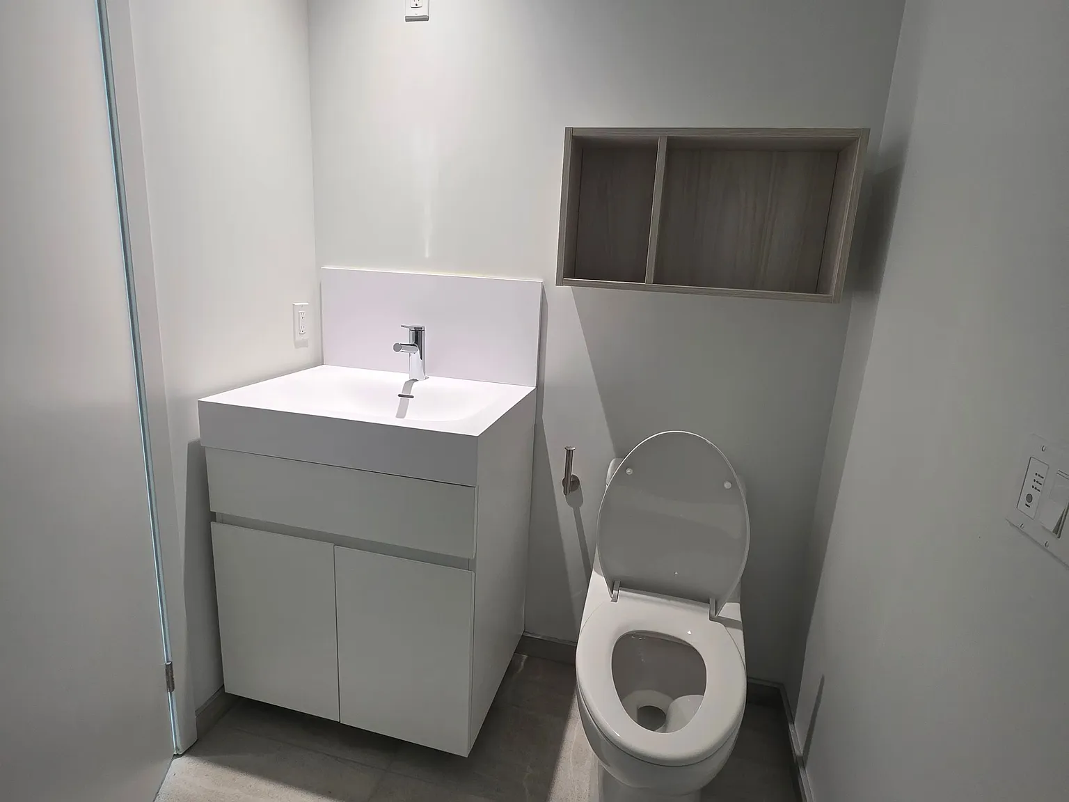 Debut Condo — Photo 4