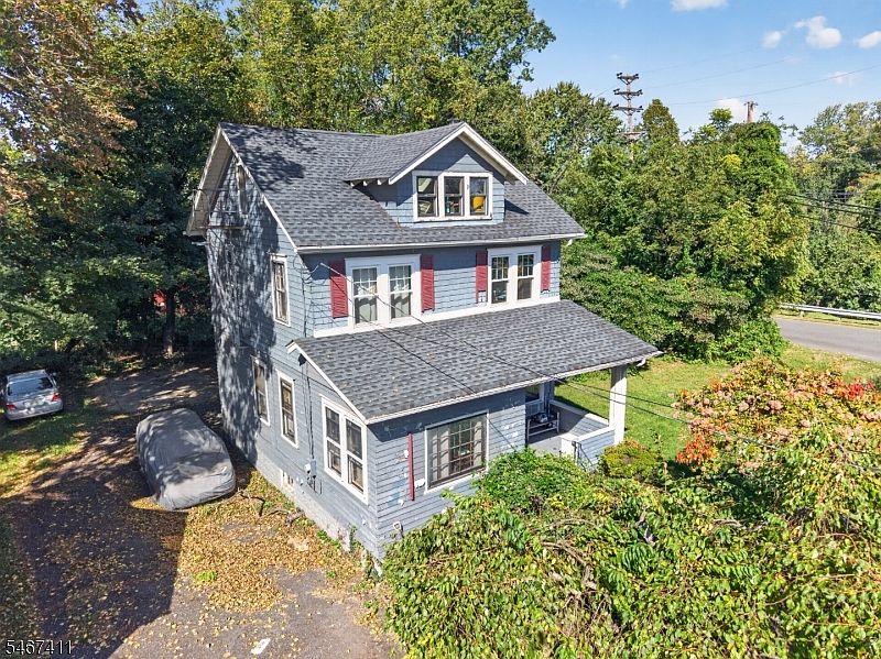 2nd image of 311-19-25 PIERSON AVENUE