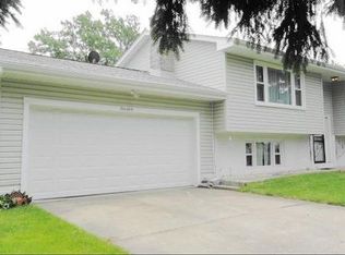 8609 Dewey St, Crown Point, IN 46307