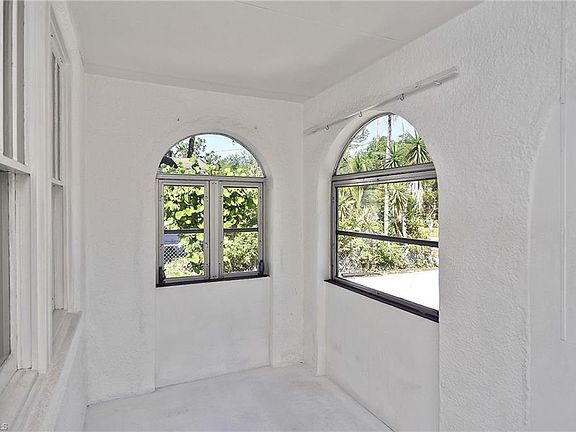 4th image of 2242 Stella St