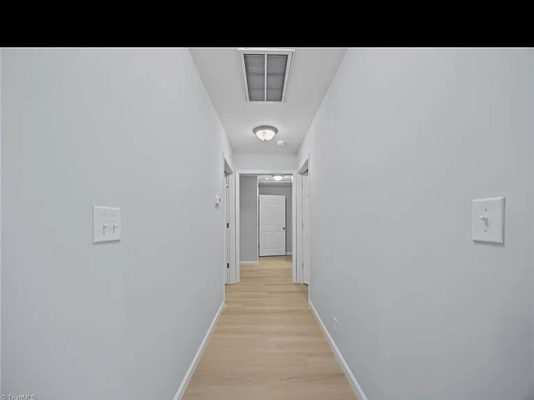 728 W Banner Ave — Photo 2