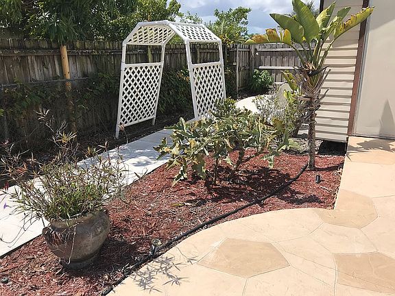 4th image of 860 Gardenia Dr
