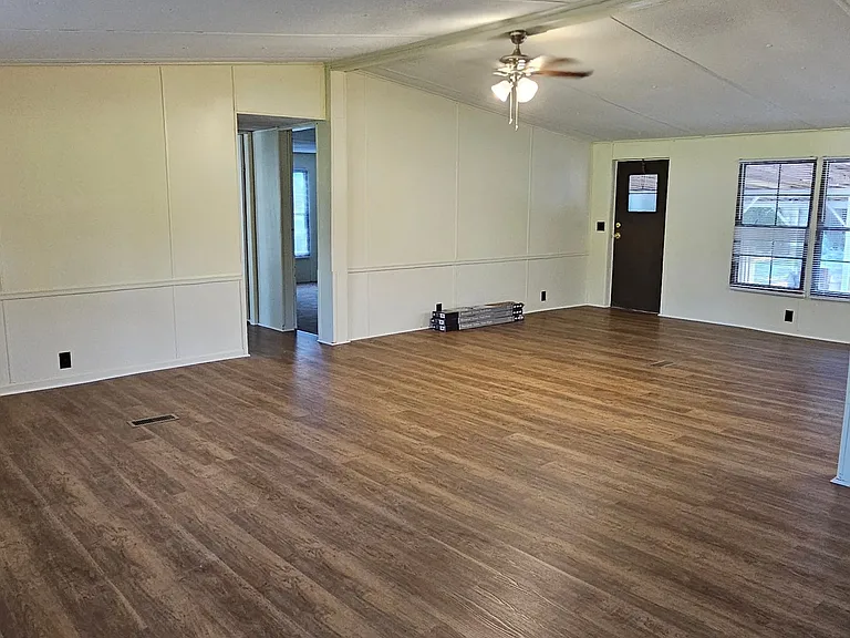 108 Davis Rd E — Photo 31