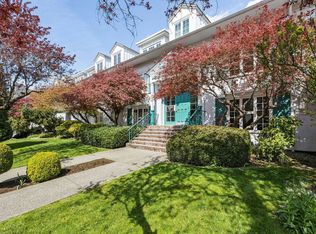 120 W 17th St #102, North Vancouver, BC V7M 1V4