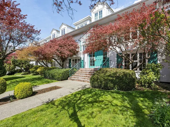 120 W 17th St #102, North Vancouver, BC V7M 1V4