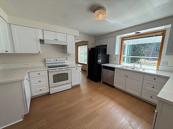 4th image of 17040 SW Cambridge Dr