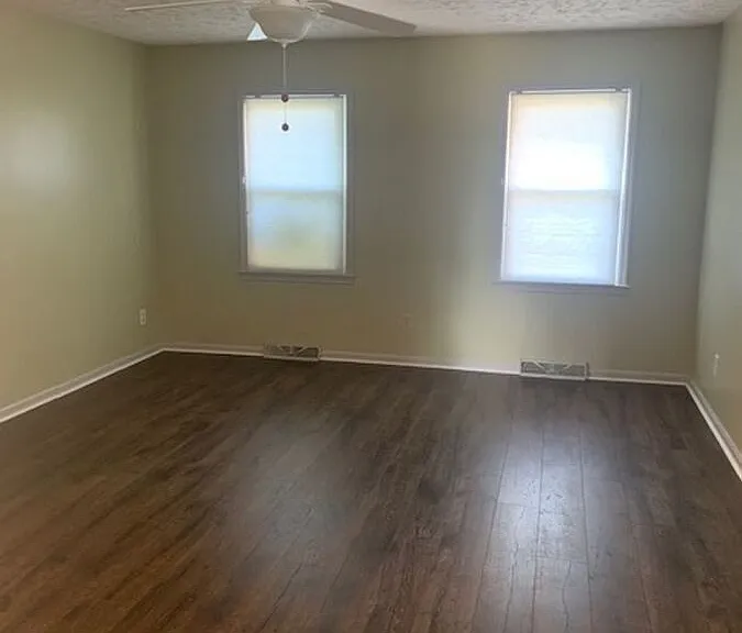 215 Medlock Rd — Photo 13