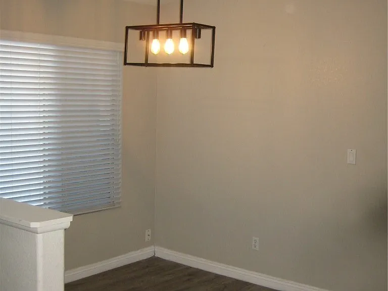 875 Hollandsworth Ave — Photo 5