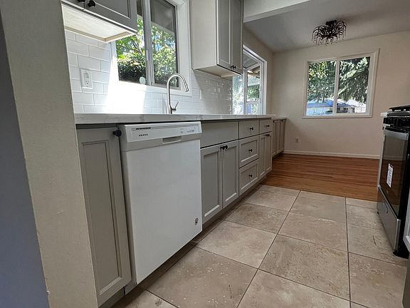 3rd image of 2611 146th Ave SE